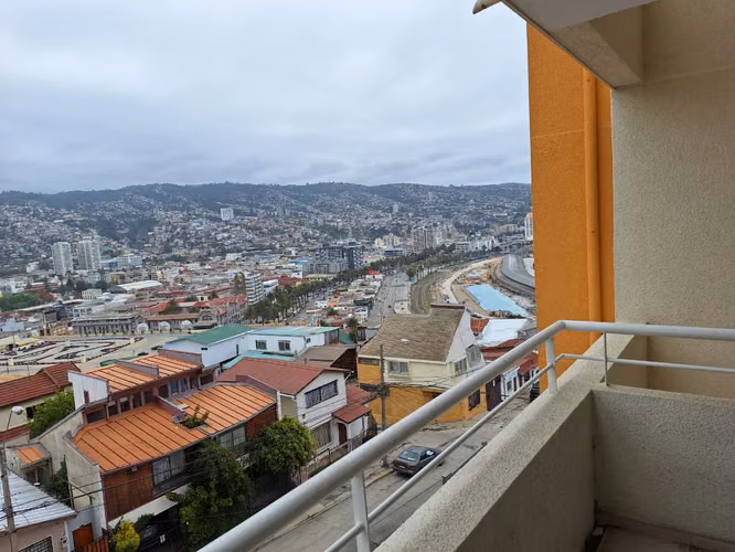 ¡Dpto en arriendo con vista Hermosa a la Bahía de Valparaíso de Cerro Baron! - Imagen 2