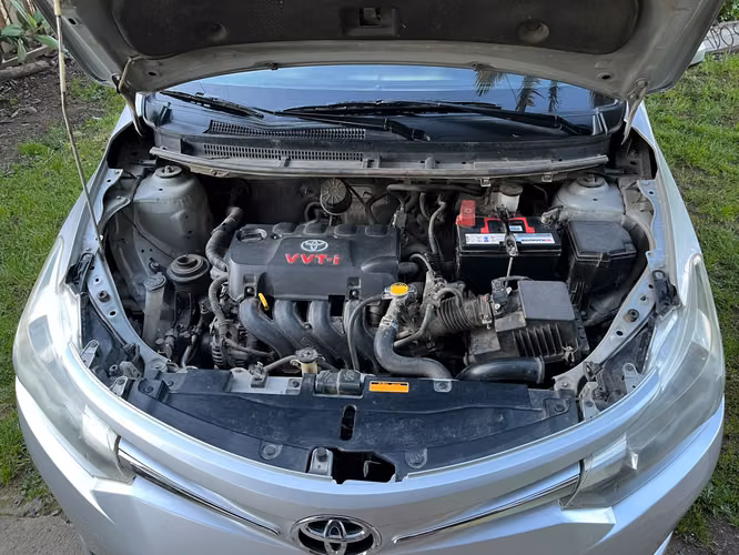 Toyota yaris GLI 2014