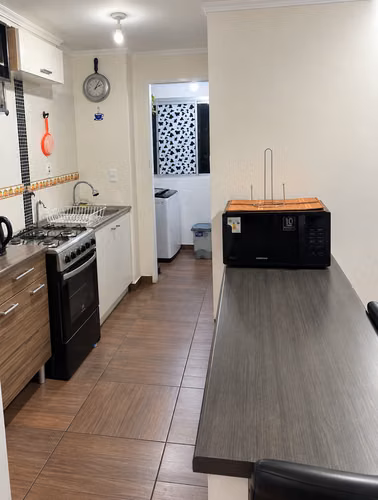  SE ARRIENDA DEPARTAMENTO DE 3 DORMITORIOS, CON ESTACIONAMIENTO, BODEGA Y AMOBLADO EN PUERTAS DEL MAR, CERCA DE SUPERMERCADO, PLAYA, Y CENTROS COMERCIALES.