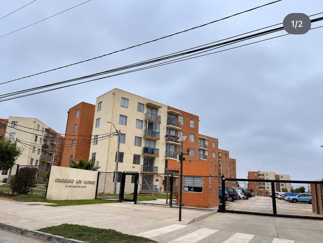  SE ARRIENDA DEPARTAMENTO DE 3 DORMITORIOS, CON ESTACIONAMIENTO, BODEGA Y AMOBLADO EN PUERTAS DEL MAR, CERCA DE SUPERMERCADO, PLAYA, Y CENTROS COMERCIALES.