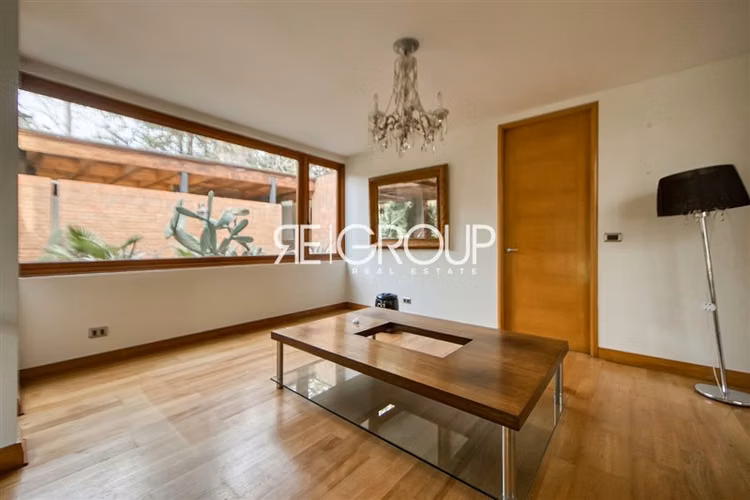 Casa en arriendo de 6 dorm. en Lo Barnechea