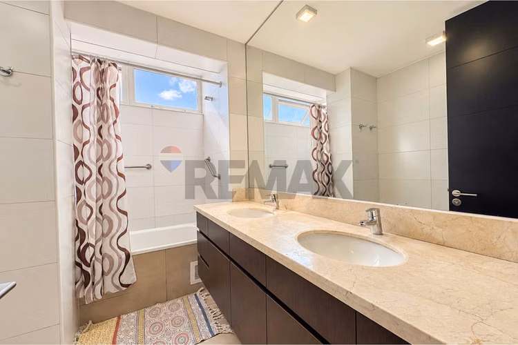 Exclusivo duplex penthouse con quincho y jacuzzi - Imagen 12