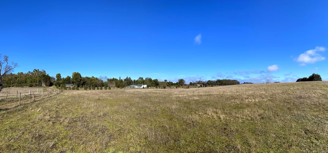 Campo 2,2 ha casa, bodega 246 m2 y agua inscrita