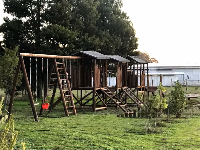 Campo 2,2 ha casa, bodega 246 m2 y agua inscrita