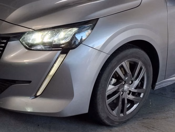 PEUGEOT 208 2021 - Imagen 3
