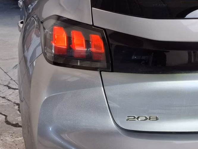 PEUGEOT 208 2021 - Imagen 7