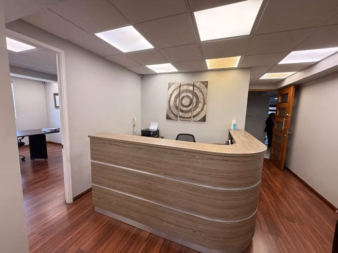 OFICINA REMODELADA EN ARRIENDO – EDIFICIO FINANZAS, IQUIQUE