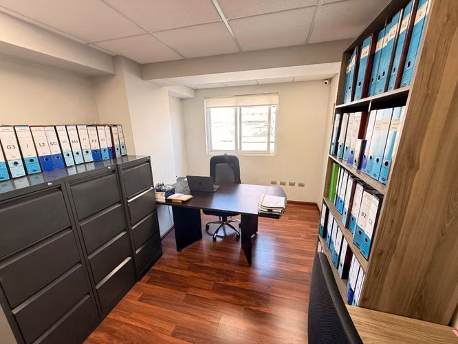 OFICINA REMODELADA EN ARRIENDO – EDIFICIO FINANZAS, IQUIQUE