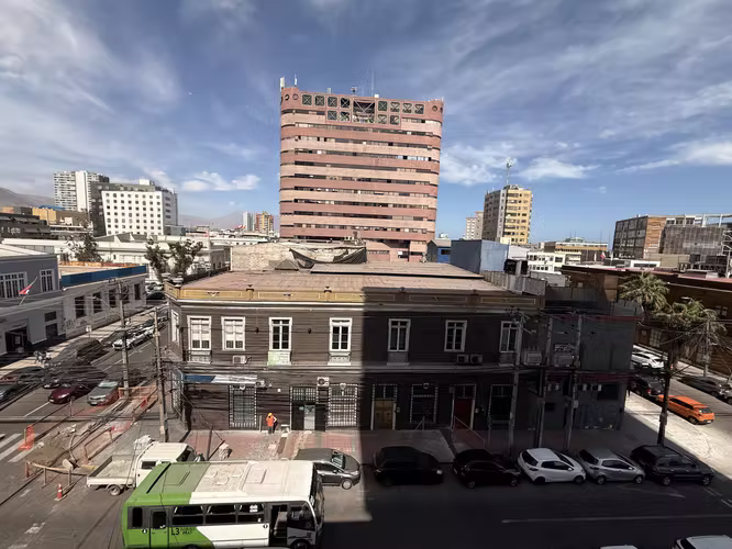 OFICINA REMODELADA EN ARRIENDO – EDIFICIO FINANZAS, IQUIQUE