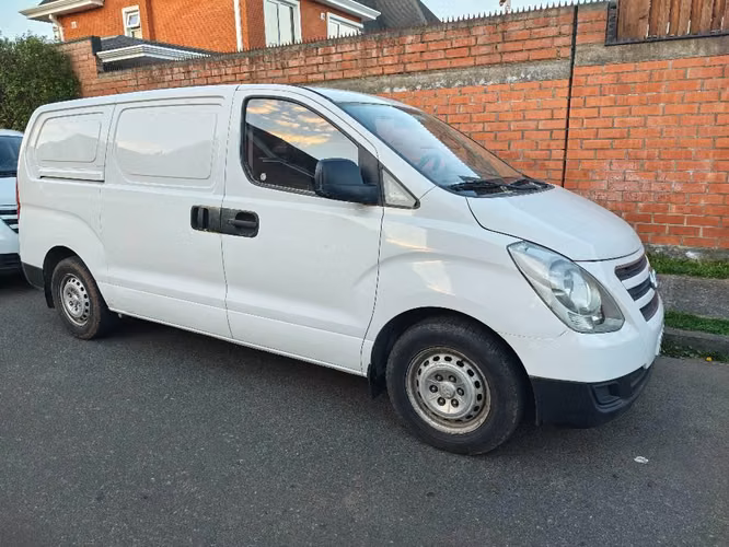 Hyundai H1 Doble puerta Lateral año 2018