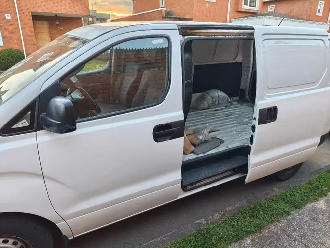 Hyundai H1 Doble puerta Lateral año 2018 - Imagen 4