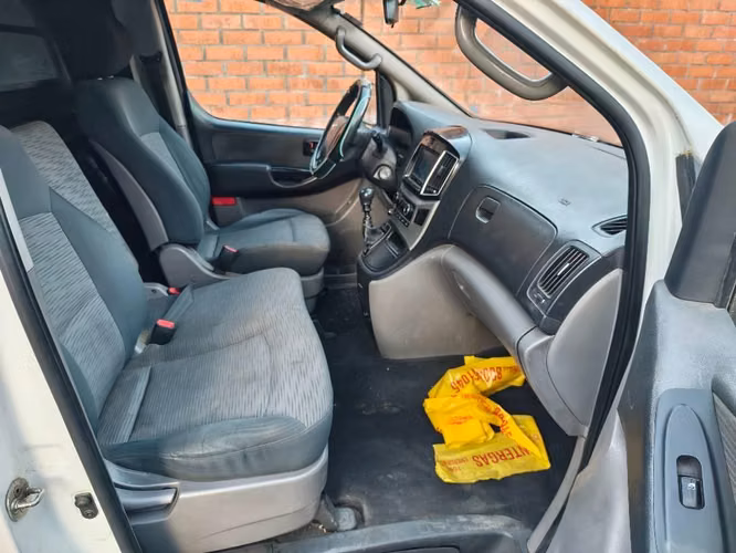 Hyundai H1 Doble puerta Lateral año 2018 - Imagen 2