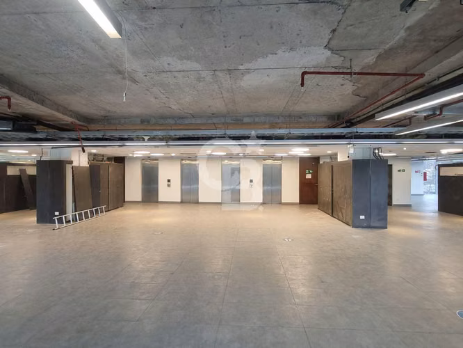 Oficina 550m2 en Costanera Andrés Bello - Imagen 2