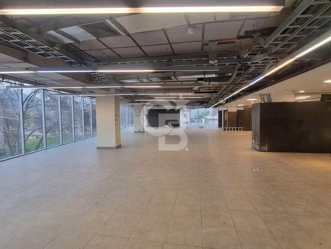 Oficina 550m2 en Costanera Andrés Bello - Imagen 13