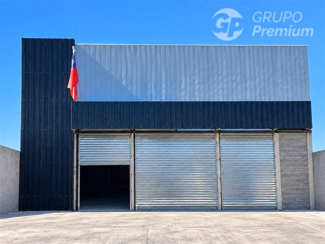 ARRIENDA amplio local comercial junto a Plaza de Santa Juana