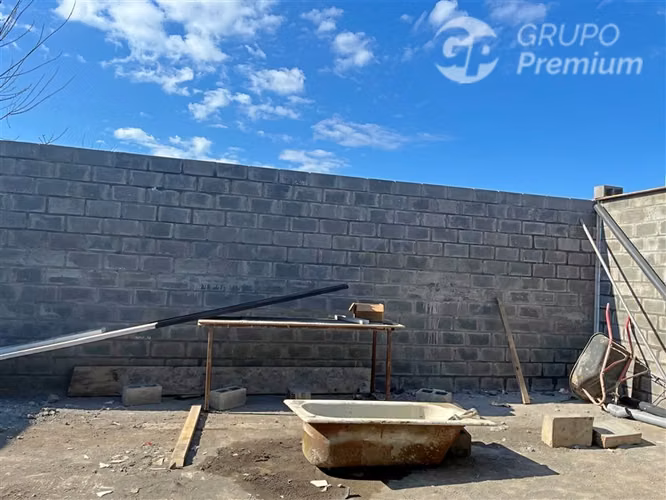 ARRIENDA amplio local comercial junto a Plaza de Santa Juana