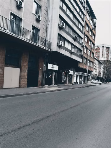 Acogedora y pequeña oficina en arriendo en Metro Sta Lucia