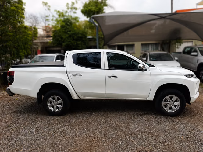 MITSUBISHI L200 KATANA CR - 2023 | 4572 - Imagen 3