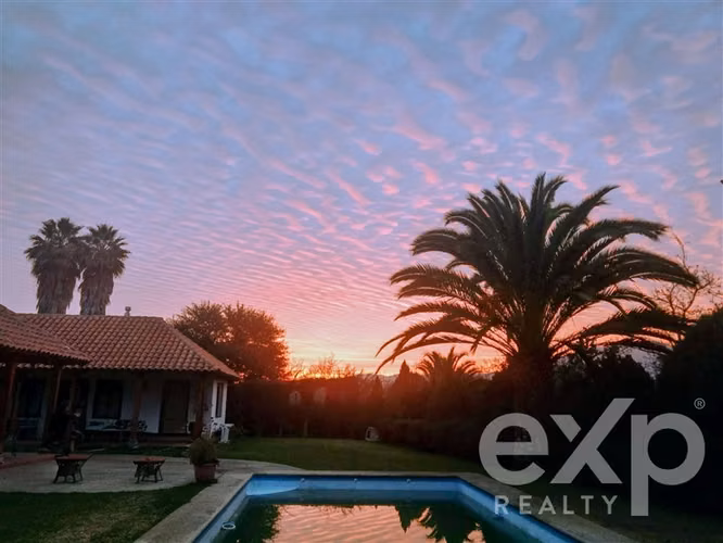 OLMUÉ parcela vende. Céntrica. 2 casas, gran jardin, agua.