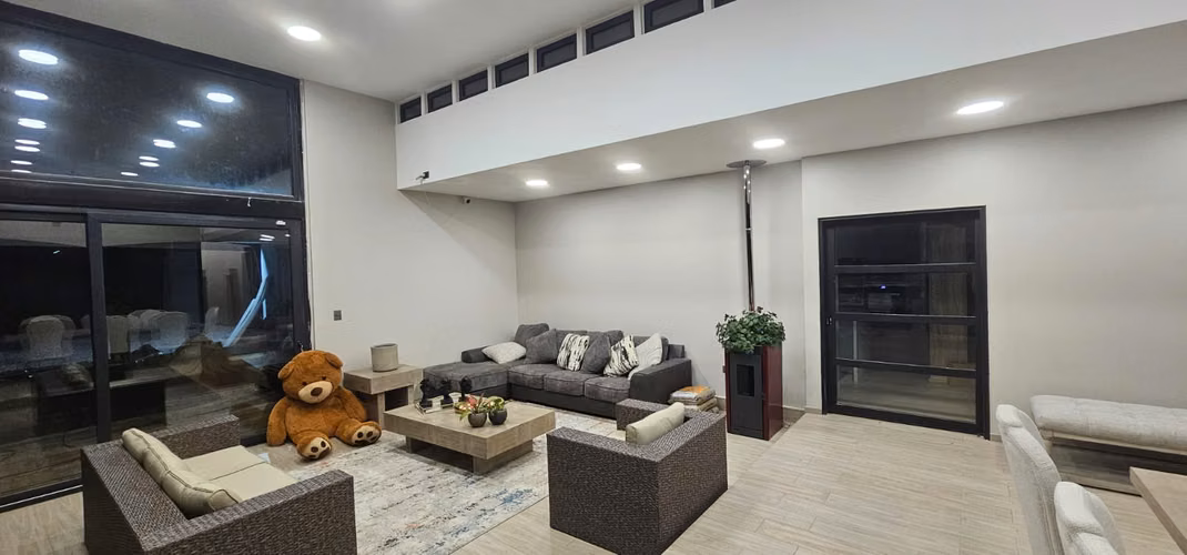 El Hogar que Tu Familia Merece  Elegancia y Seguridad en Talagante
