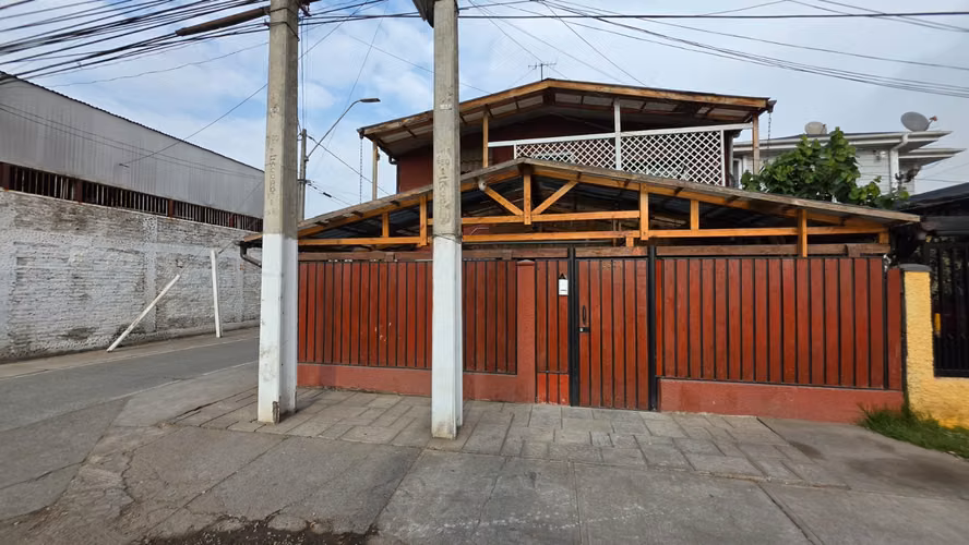 Se Vende Amplia Casa Esquina En Avenida Principal En Renca - Jorge Hirmas