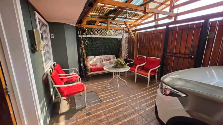 Se Vende Amplia Casa Esquina En Avenida Principal En Renca - Jorge Hirmas