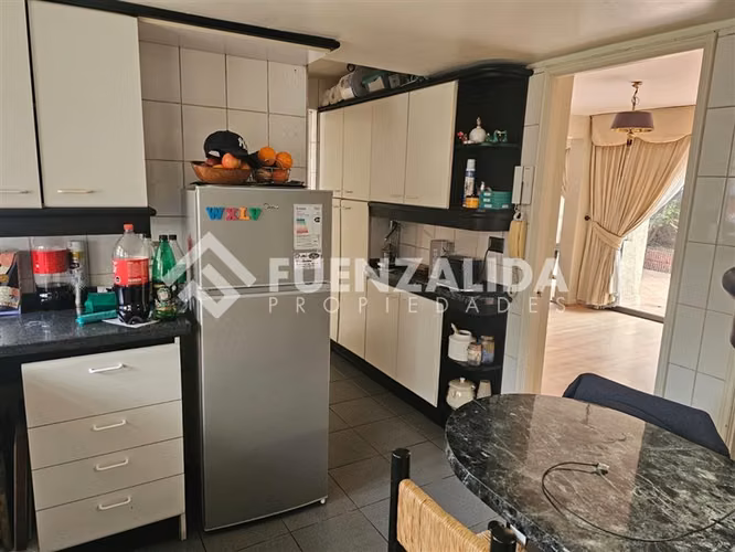 Excelente casa en arriendo 5 dorm mas mansarda en La Reina