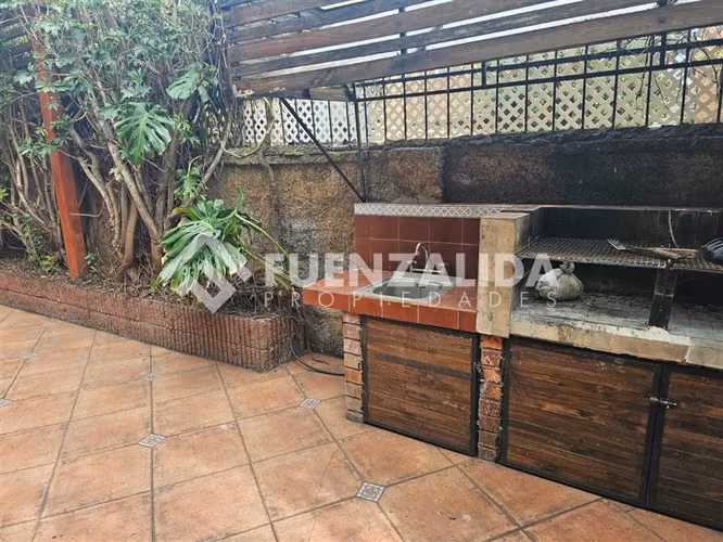 Excelente casa en arriendo 5 dorm mas mansarda en La Reina