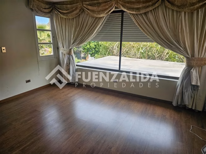 Excelente casa en arriendo 5 dorm mas mansarda en La Reina