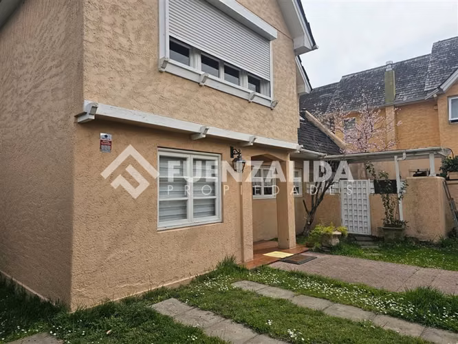 Excelente casa en arriendo 5 dorm mas mansarda en La Reina