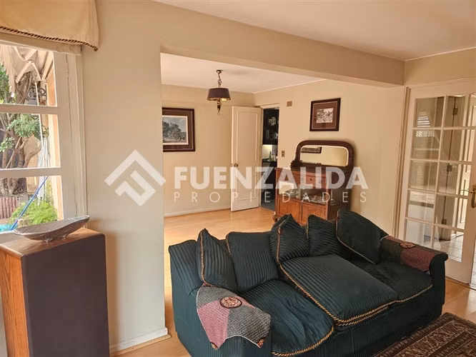 Excelente casa en arriendo 5 dorm mas mansarda en La Reina