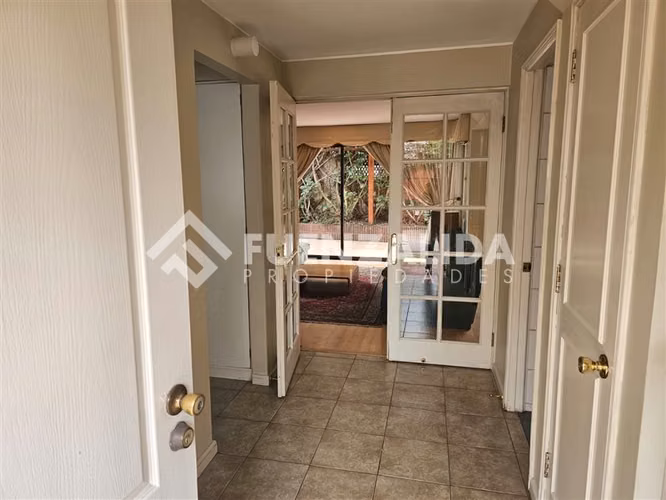 Excelente casa en arriendo 5 dorm mas mansarda en La Reina