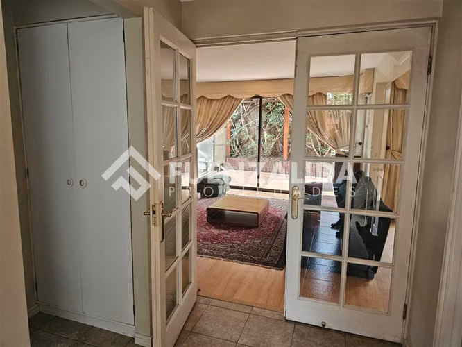 Excelente casa en arriendo 5 dorm mas mansarda en La Reina