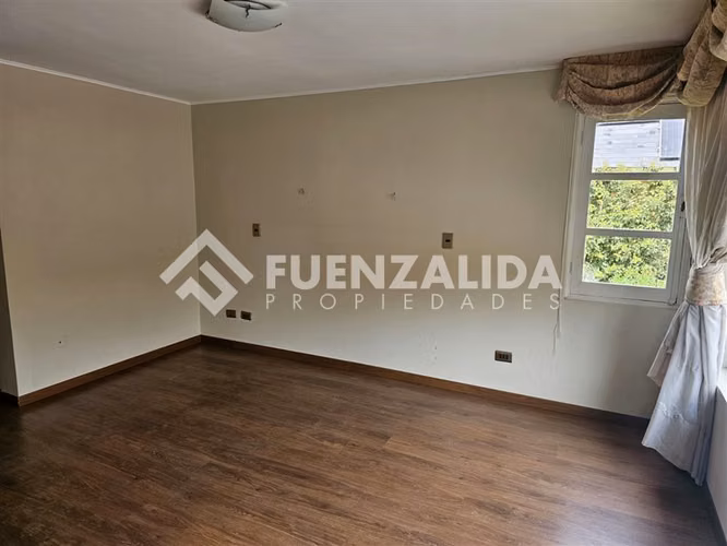 Excelente casa en arriendo 5 dorm mas mansarda en La Reina