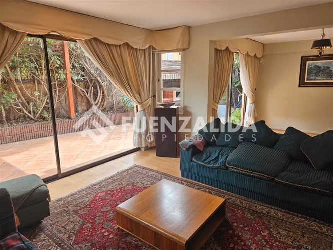 Excelente casa en arriendo 5 dorm mas mansarda en La Reina