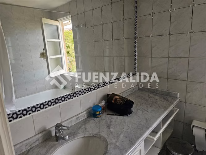 Excelente casa en arriendo 5 dorm mas mansarda en La Reina