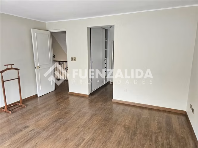 Excelente casa en arriendo 5 dorm mas mansarda en La Reina