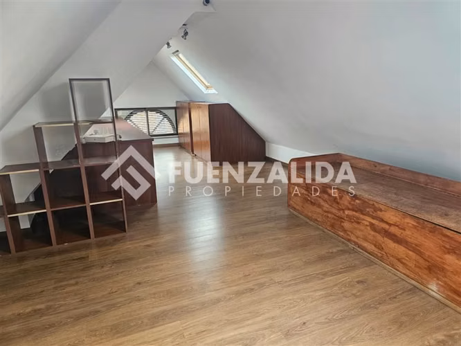 Excelente casa en arriendo 5 dorm mas mansarda en La Reina