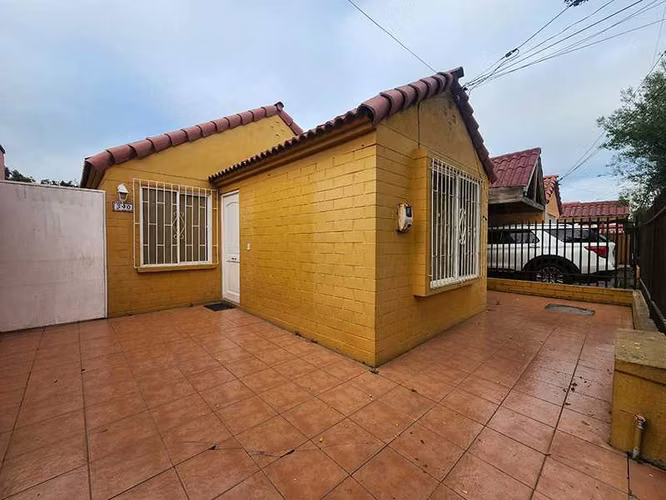 Amplia Casa con Excelente Conectividad (182290)