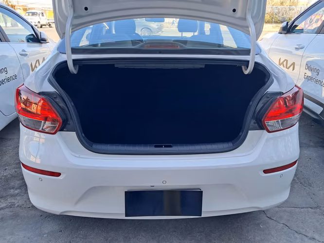 KIA SOLUTO EX 1.4L 5MT FULL 2026 - Imagen 5
