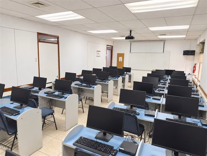 Edificio Educacional Arriendo - Imagen 18