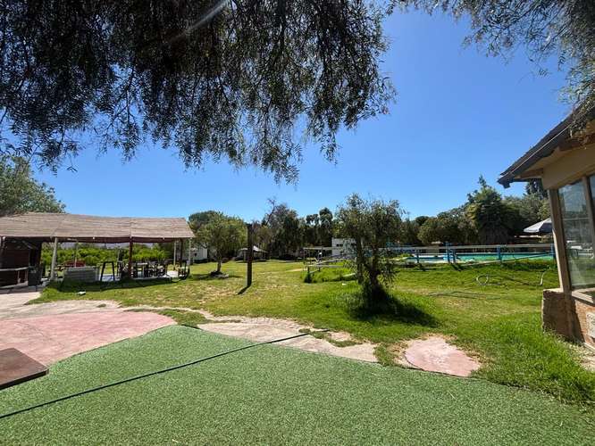 Complejo turístico en venta en Las Rojas | 9 cabañas, restaurante y piscinas