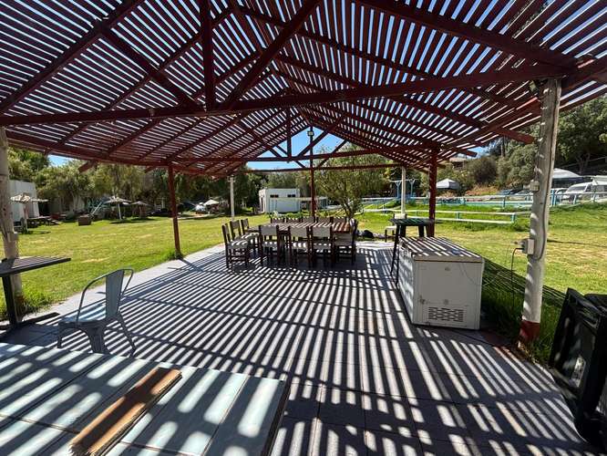 Complejo turístico en venta en Las Rojas | 9 cabañas, restaurante y piscinas