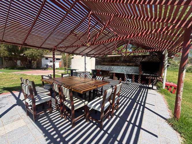Complejo turístico en venta en Las Rojas | 9 cabañas, restaurante y piscinas