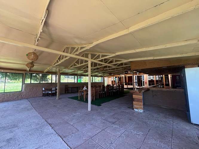 Complejo turístico en venta en Las Rojas | 9 cabañas, restaurante y piscinas