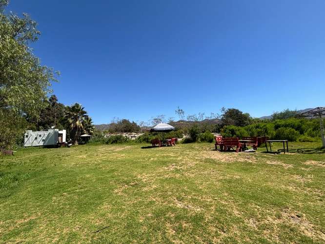 Complejo turístico en venta en Las Rojas | 9 cabañas, restaurante y piscinas