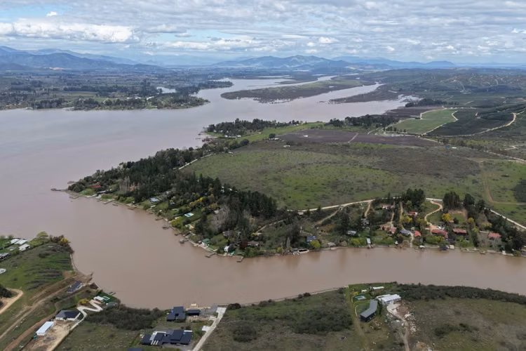 Alma Rapel, acceso al lago con marina, agua y luz eléctrica