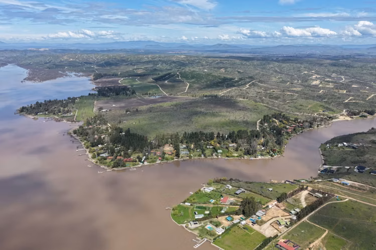 Alma Rapel, acceso al lago con marina, agua y luz eléctrica