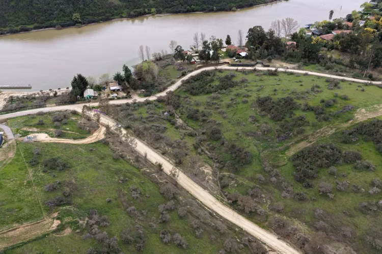 Alma Rapel, acceso al lago con marina, agua y luz eléctrica