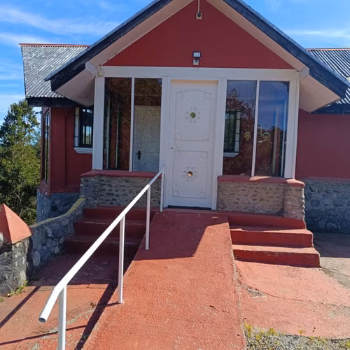 ¡CASA EN PUERTO MONTT CON VISTA AL MAR Y GRAN TERRENO! - Imagen 2